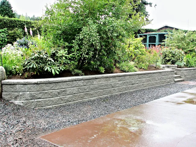 concrete retaining wall