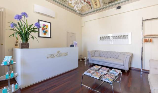 sala d'aspetto di un salone di parrucchieri