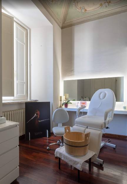 poltrona bianca da parrucchiere