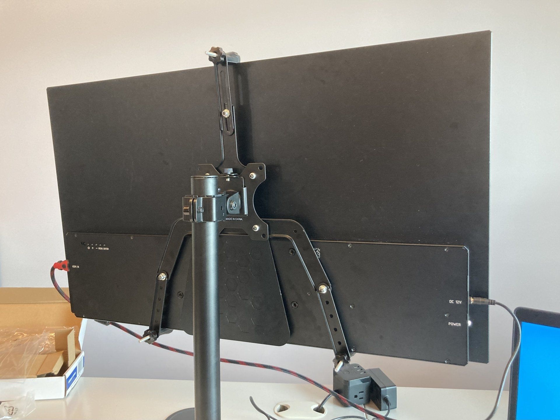 HumanCentric Universal VESA Mount Adapter