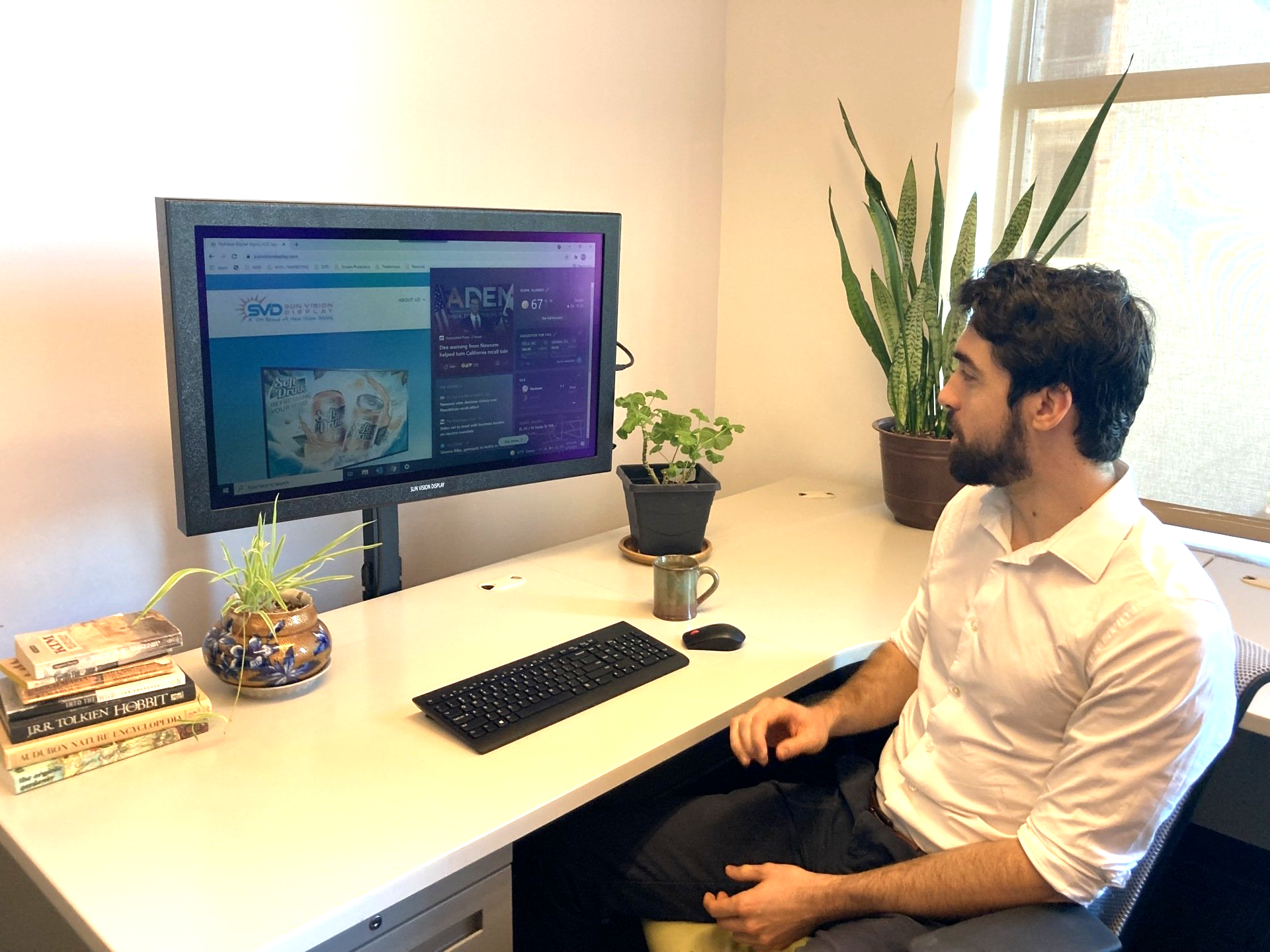 RLCD computer monitor user