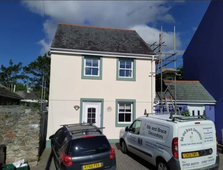 House decorated exterior 8