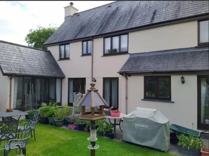 House decorated exterior 9