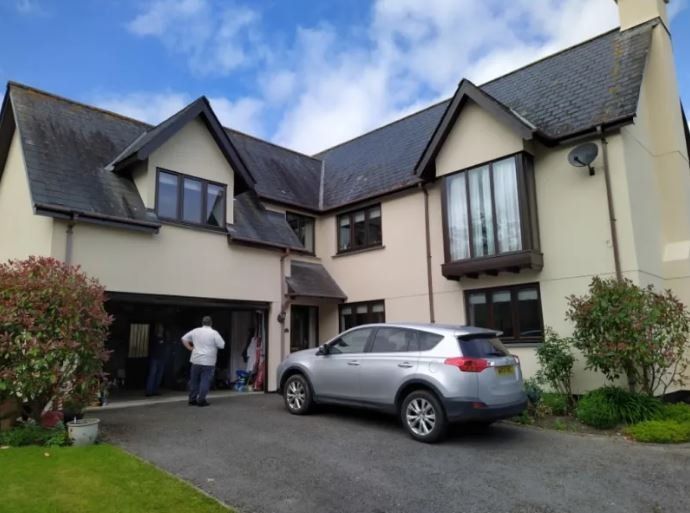 House decorated exterior 7