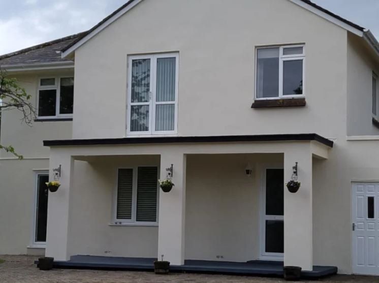 House decorated exterior 6