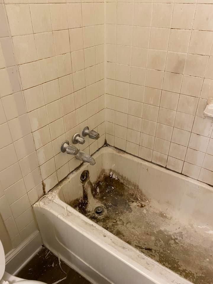 Before Cleaning Bathtub — Kernersville, NC — RENEW-It Master
