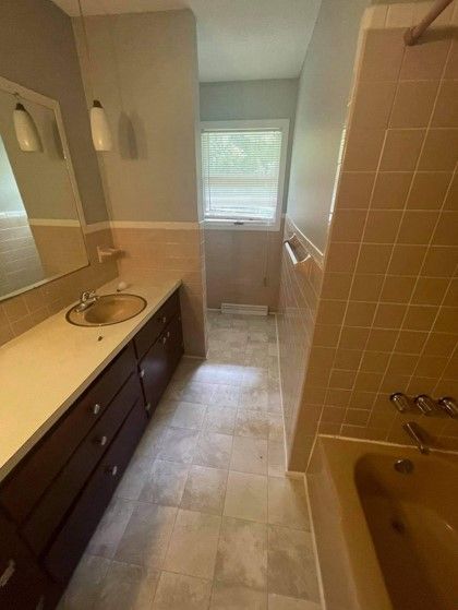 Before Refinishing Bathroom — Kernersville, NC — RENEW-It Master
