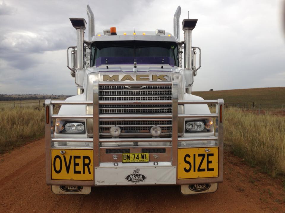 Front of a White Truck  for Hire in Dubbo NSW