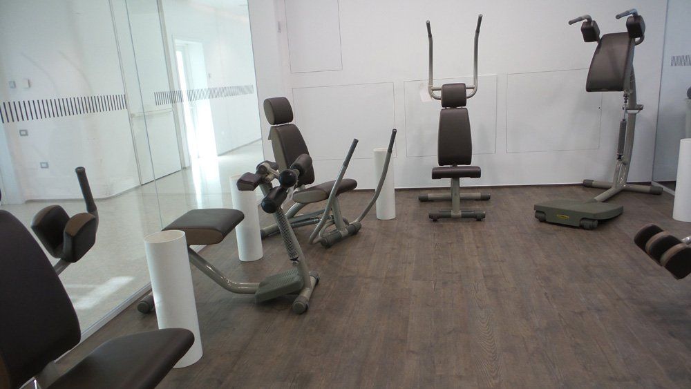 Sala con attrezzi da palestra