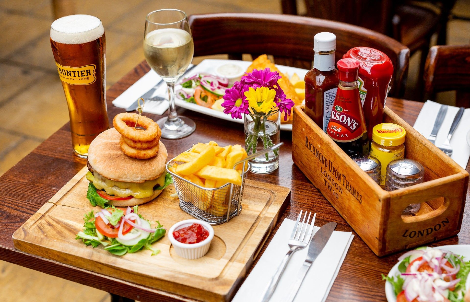 The Sun Inn, Richmond | Classic burger & a pint for £17