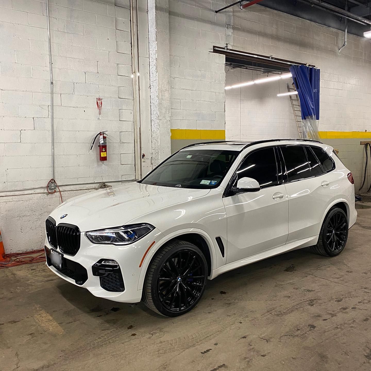 2023 BMW X5 M50i