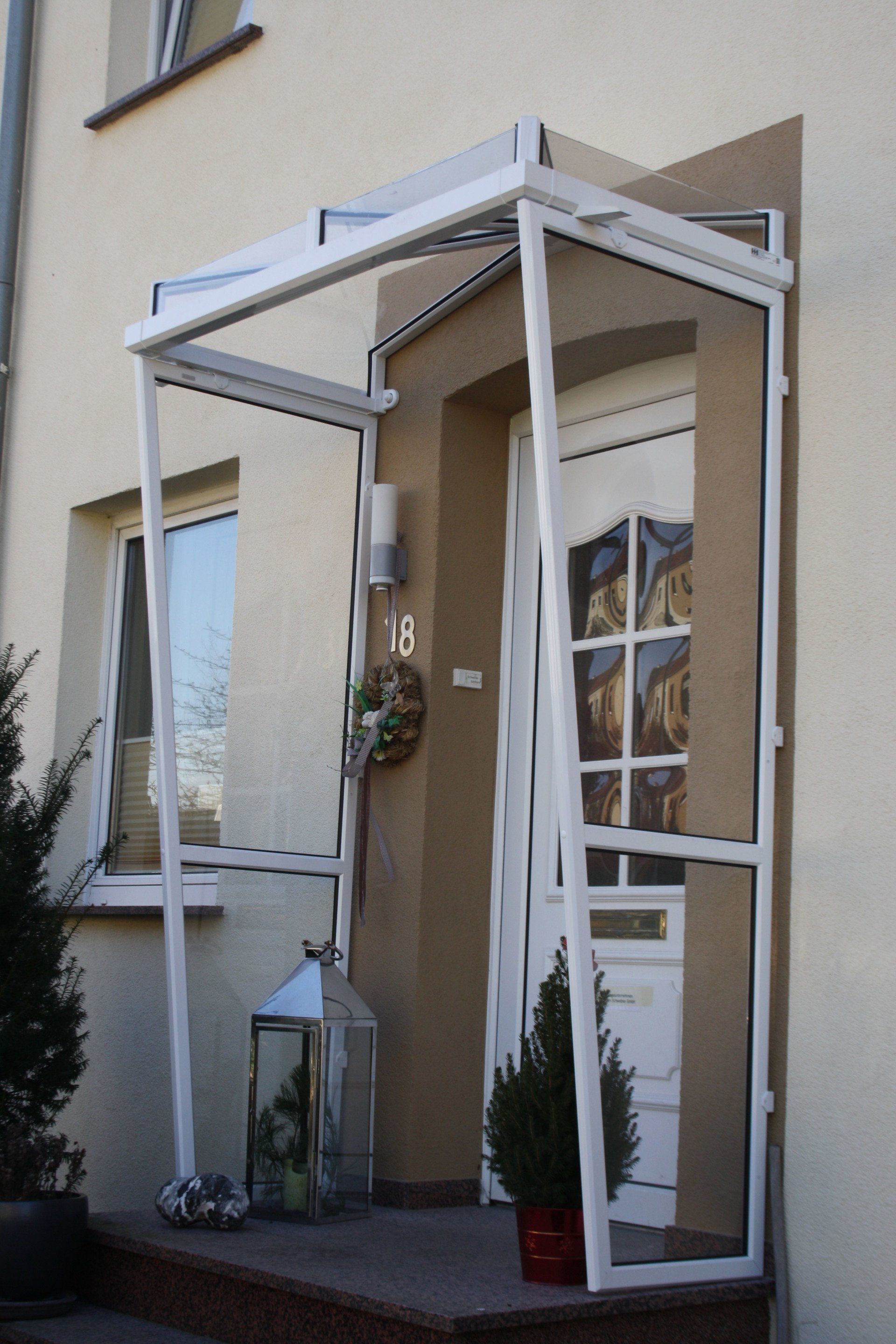 Vordach-Montage mit Seitenelement in Stralsund und ganz Mecklenburg-Vorpommern