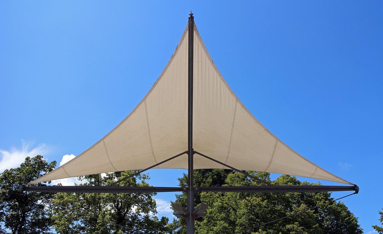 Sonnensegel als Sonnenschutz auf die Terrasse