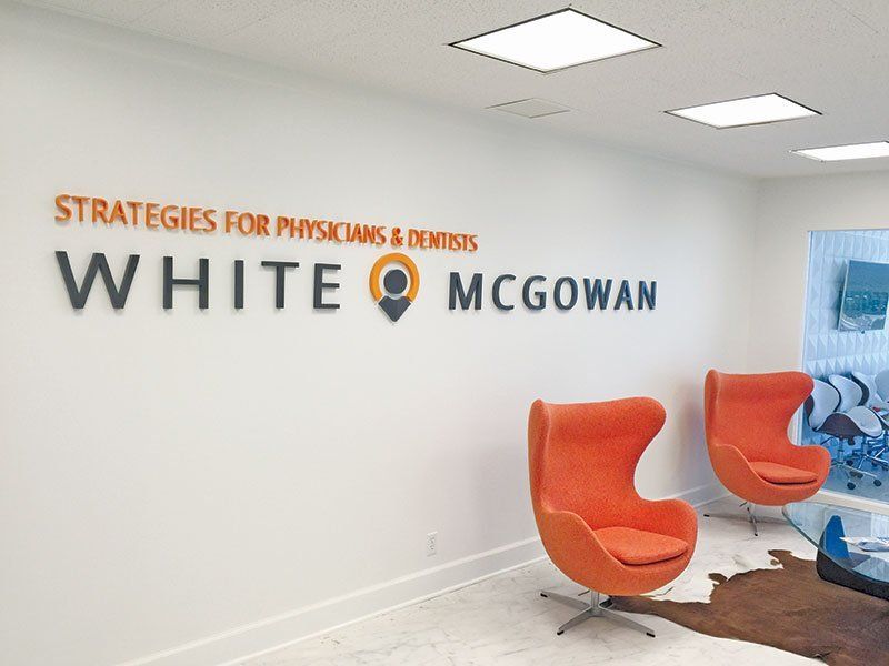 Flat cut plastic letters