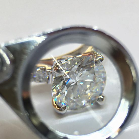 Single stone engagement ring