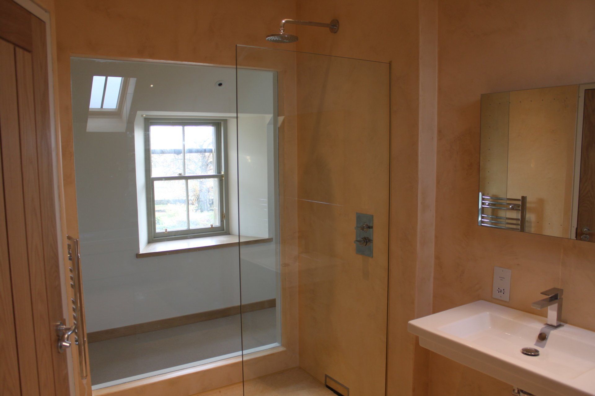 Resin feature wall in bathroom