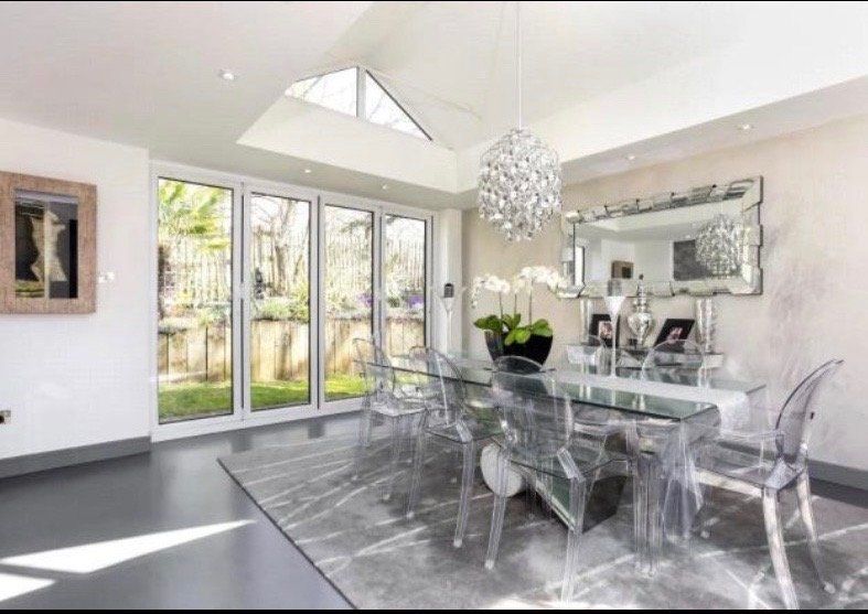 Kitchen with resin walls