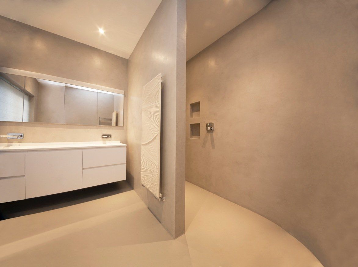 Walk in shower in resin both floors and walls