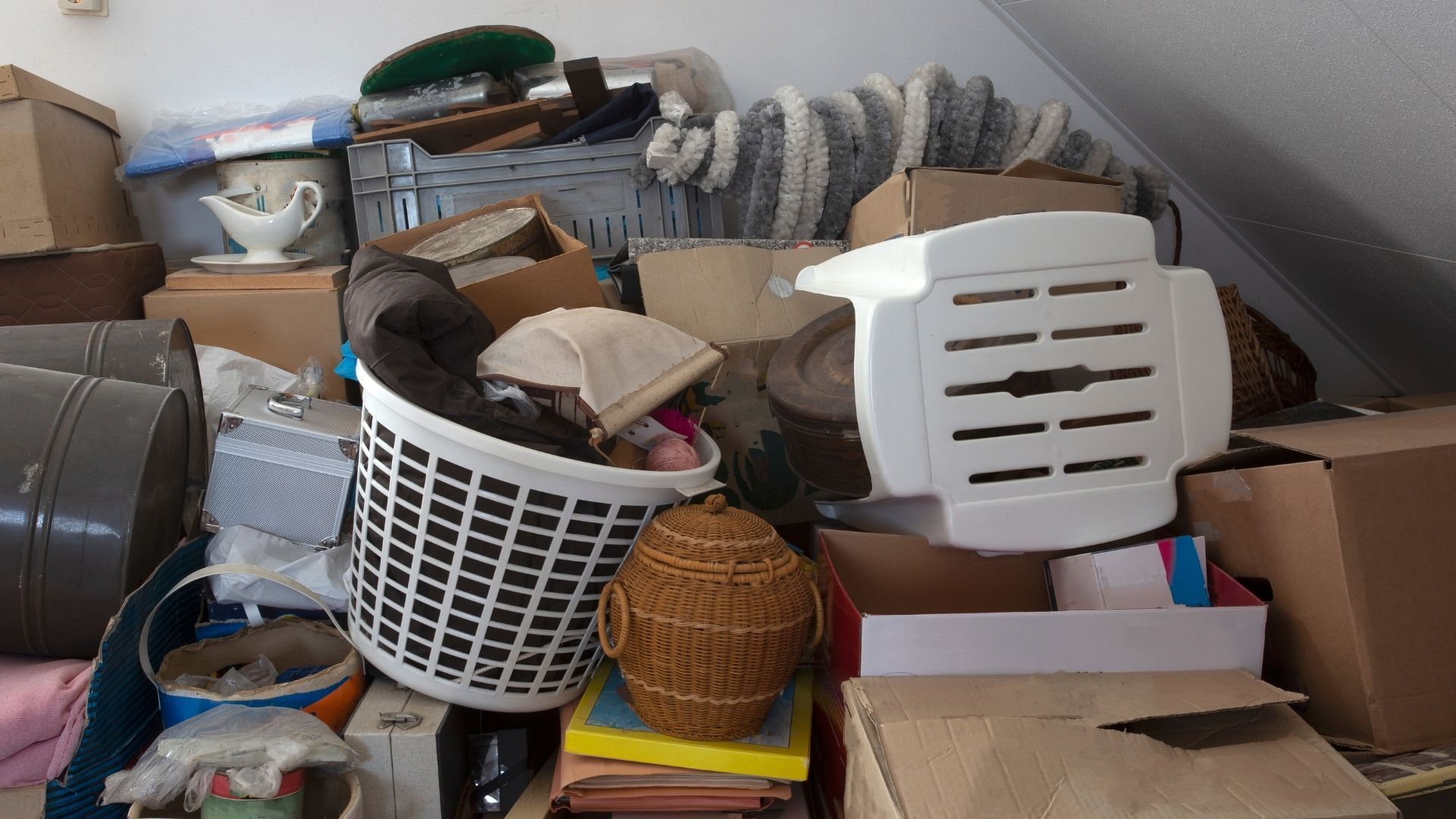 residential junk removal, furniture & appliance removal, basement cleanouts, garage cleanouts, tenant cleanouts, trash removal, best junk removal company near me, mchenry il