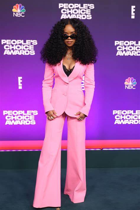 People’s Choice Awards 2021 Red Carpet Fashion: See What the Stars Wore