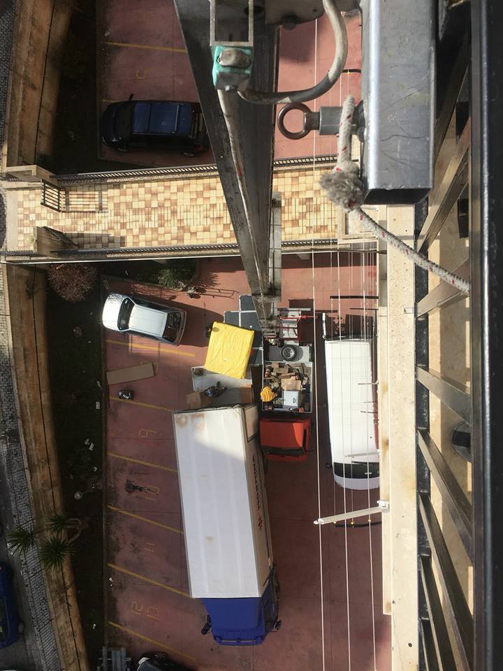 vista dall'alto camion per trasloco