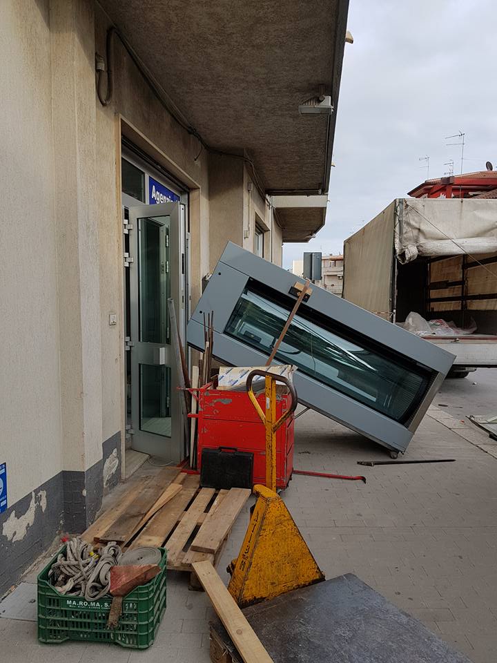 movimentazione cabina di accesso banca