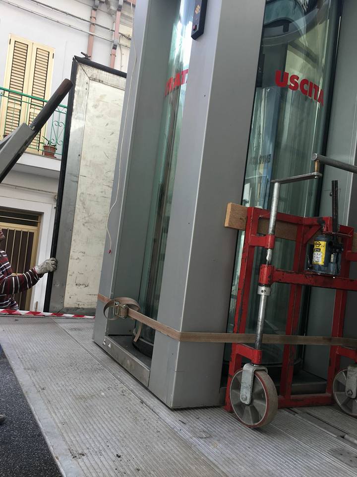 trasporto cabina di accesso banca