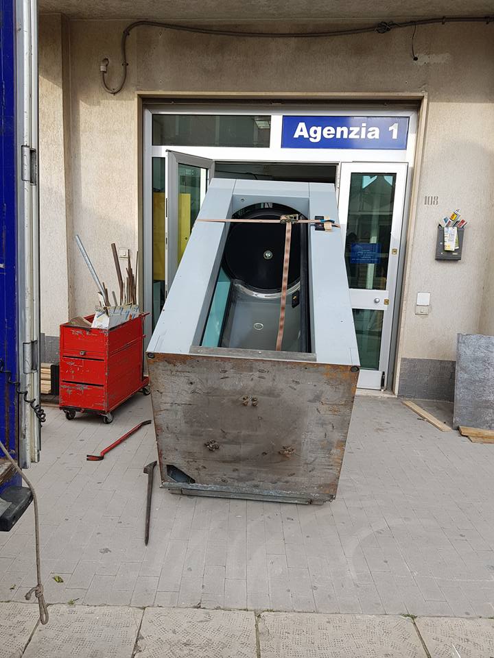 movimentazione cabina di entrata banca