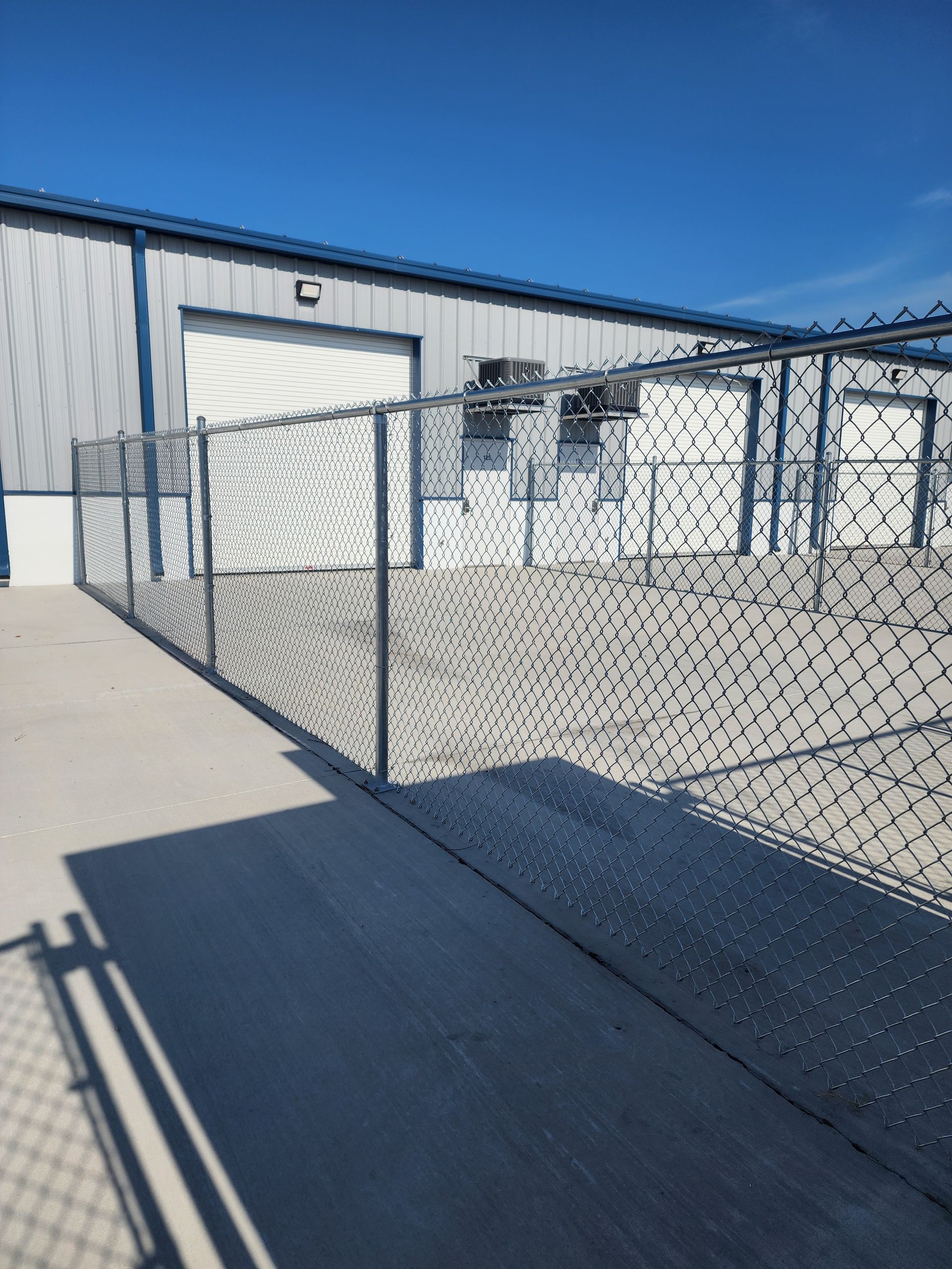 A chain link fence is in front of a building