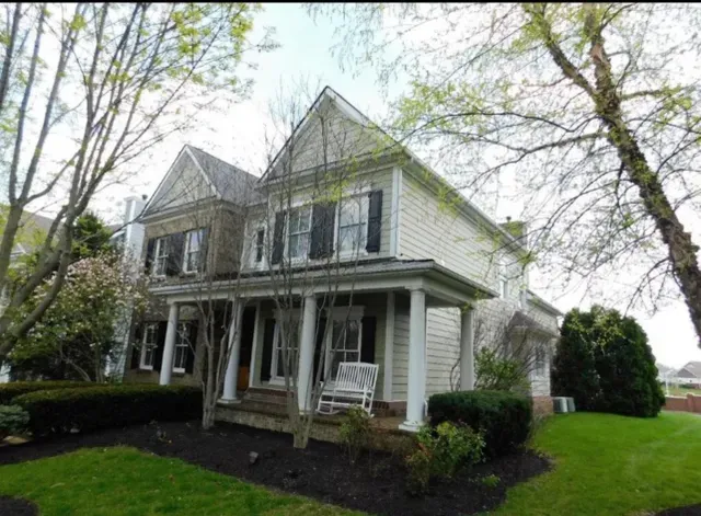 White House with Beautiful Yard — Lancaster, KY — Prather Landscaping