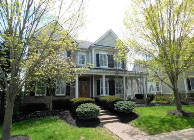 Beautiful House with Landscaped Front Yard — Lancaster, KY — Prather Landscaping