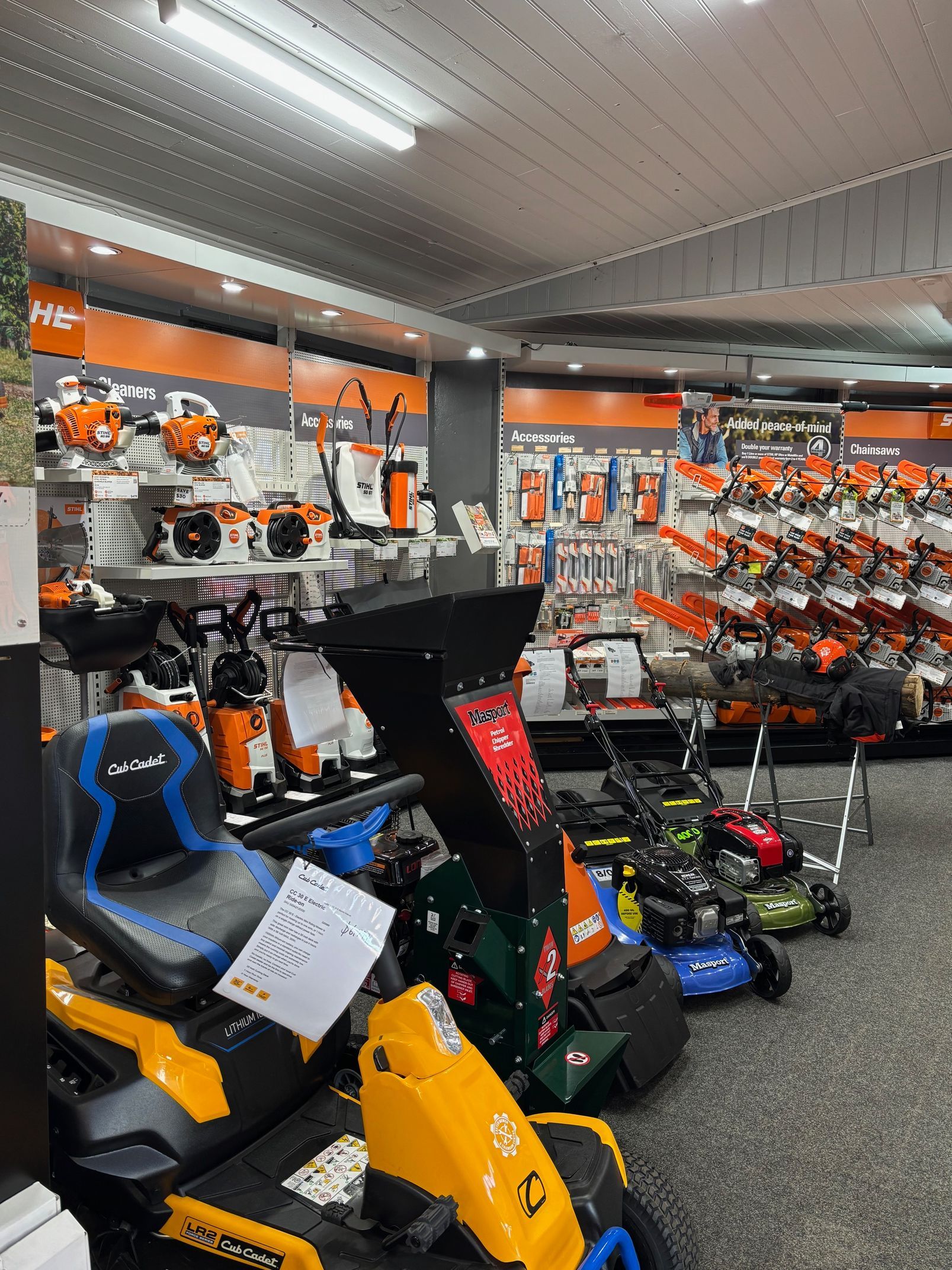 Exeter Mower and Chainsaw Centre | Staff of the Shop Handshake with their Client | Exeter, TAS