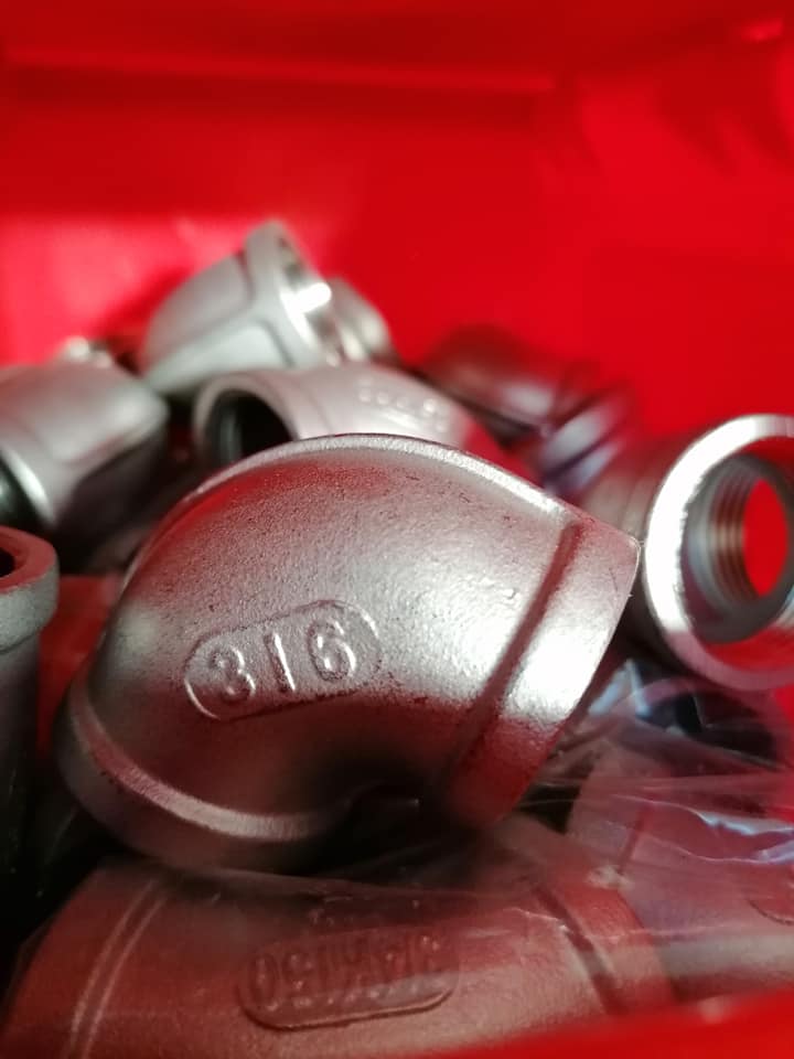 bulloni e raccordi in acciaio