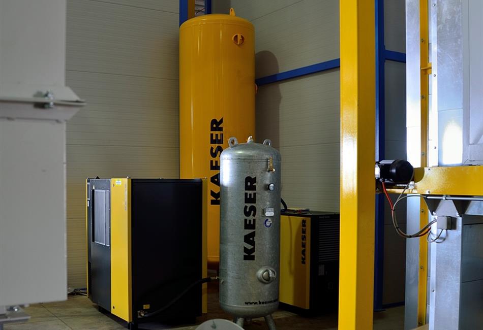 a kaeser air compressor is sitting in a room