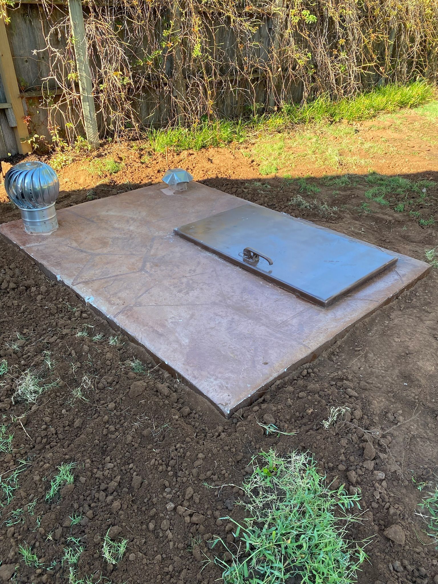 Installed Flat Top Storm Shelter Tornado Shelter