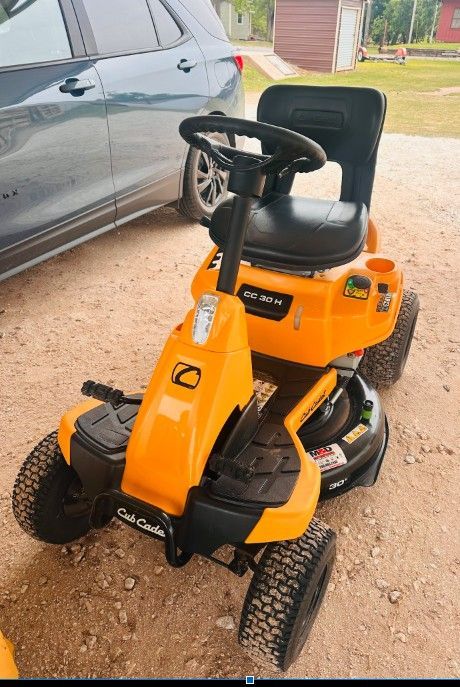 $1990 - 30 Cub Cadet CC30H