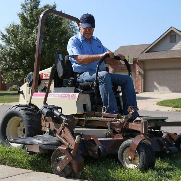 a man is riding a lawn mower with the number 422 on it