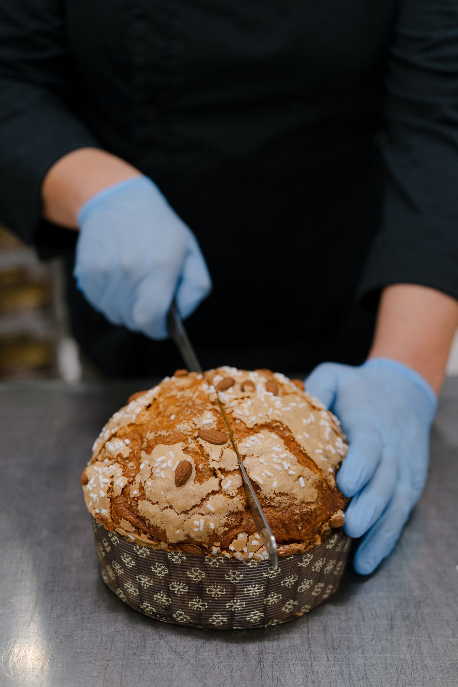 taglio del panettone artigianale