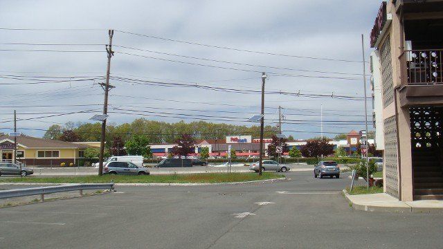 Road Side — Local Motel in Edison, NJ