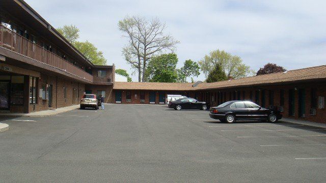 Parking Lot — Local Motel in Edison, NJ