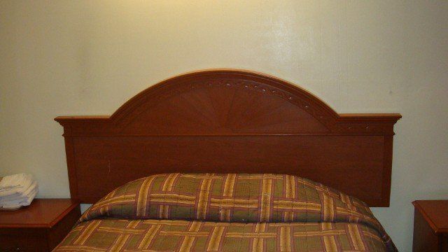 Bed — Local Motel in Edison, NJ