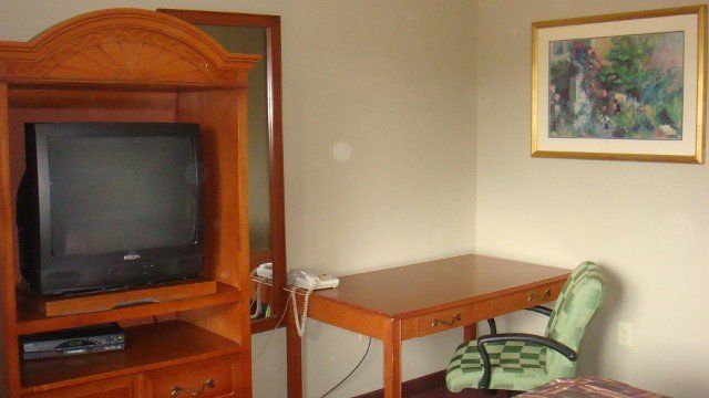 TV — Local Motel in Edison, NJ