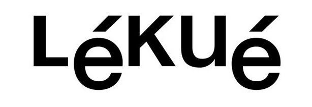 Het woord lekue staat in het zwart op een witte achtergrond.