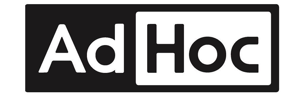 Een zwart-wit ad hoc-logo op een witte achtergrond