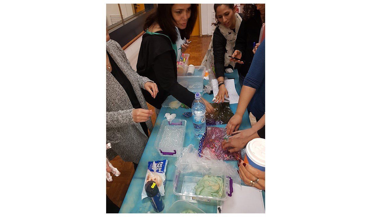 התנסות בגירויי מגע ידיים