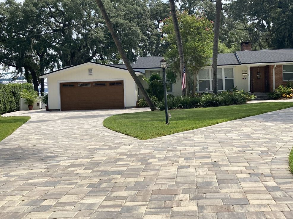 Freshly Paved driveway in Jacksonville