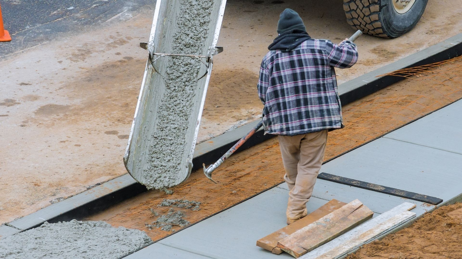 retaining wall next to driveway
