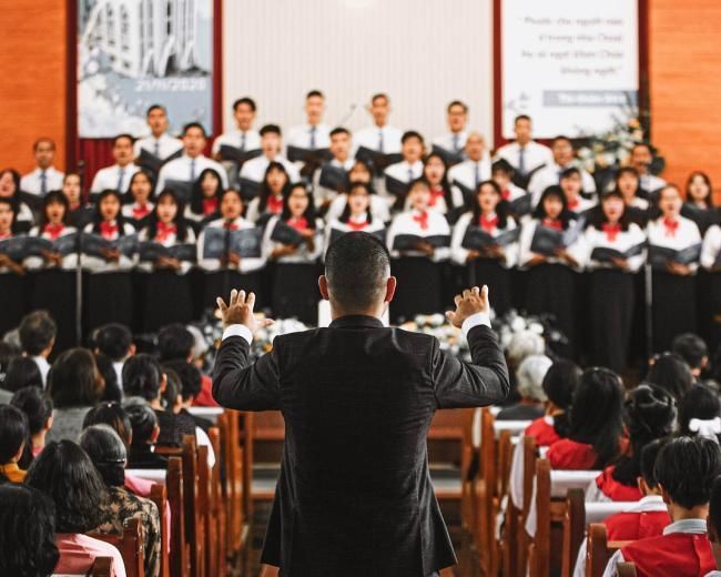 Conductor leads a choir