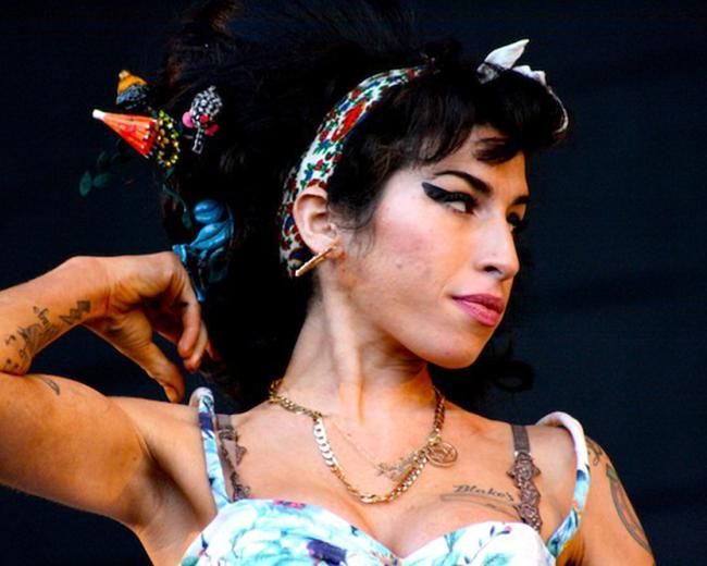 Amy Winehouse - 2008 - by Fionn Kidney via Flickr (cc)