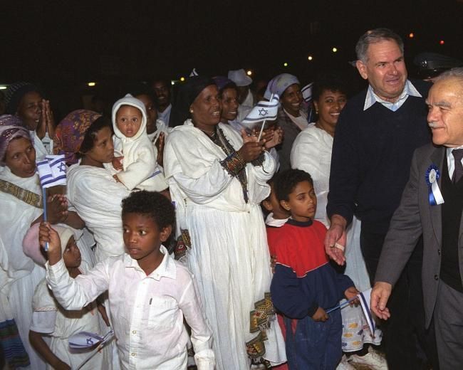 Israeli PM Yitzhak Shamir Greets new immigrants from Ethiopia